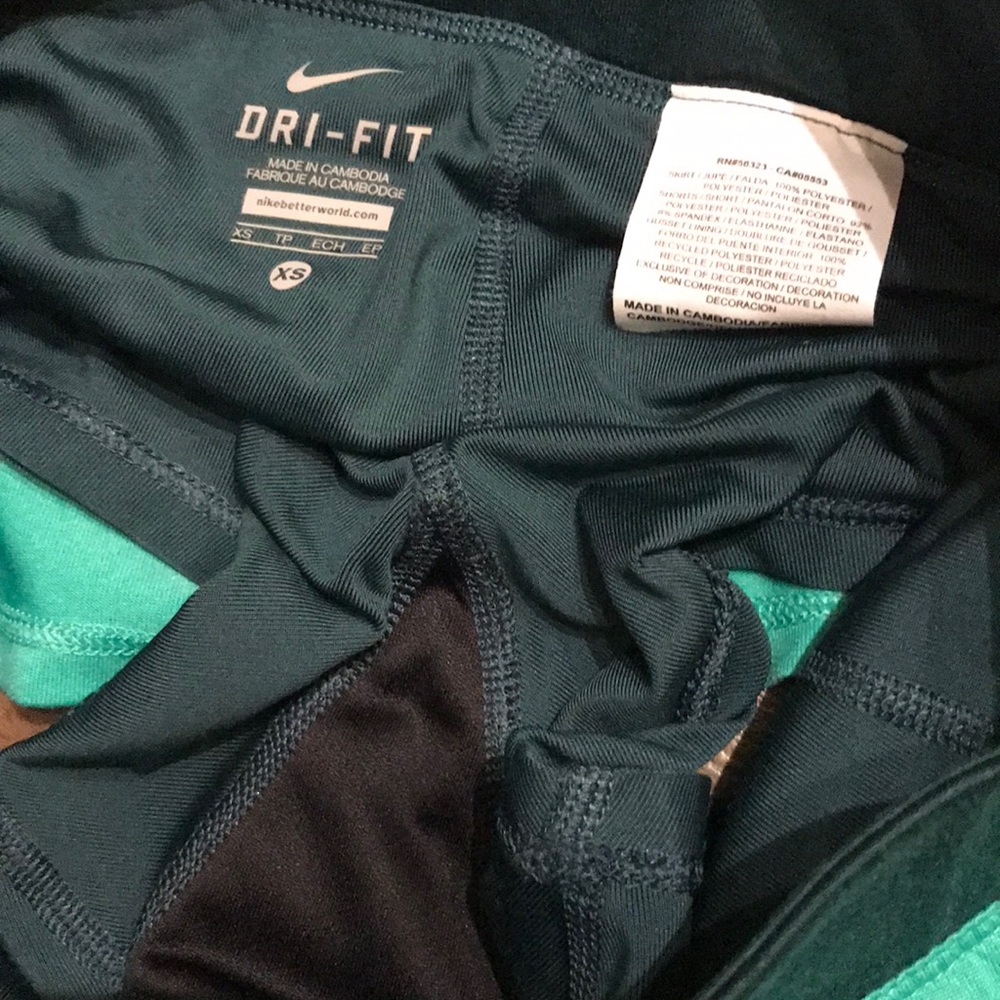Green Nike Skort Skirt Shorts - Picture 6 of 8